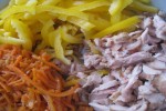 Салат с корейской морковью, копченой курицей и болгарским перцем
